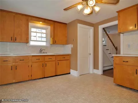 99 Thurman St, Warwick, RI 02888 photo 8