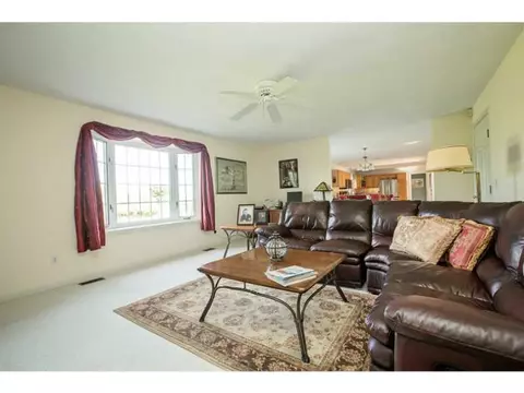 190 Compton View Dr, Middletown, RI 02842 photo 9