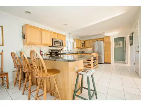 190 Compton View Dr, Middletown, RI 02842 photo 4