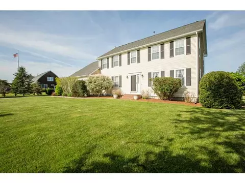 190 Compton View Dr, Middletown, RI 02842 photo 1