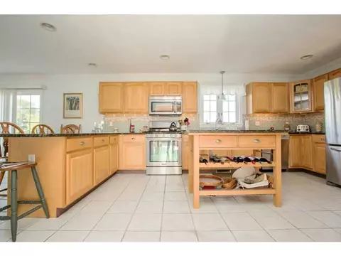 190 Compton View Dr, Middletown, RI 02842 photo 3