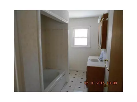 868 Manville Rd, Woonsocket, RI 02895 photo 9