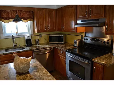 87 Harmony Ct, Warwick, RI 02889 photo 5