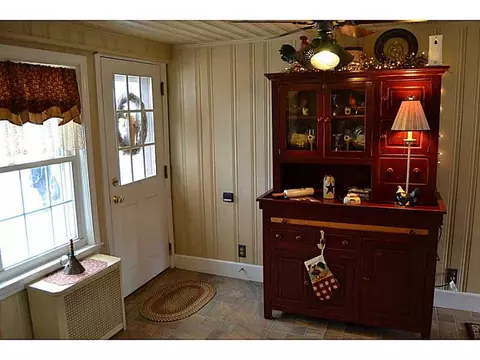 87 Harmony Ct, Warwick, RI 02889 photo 2