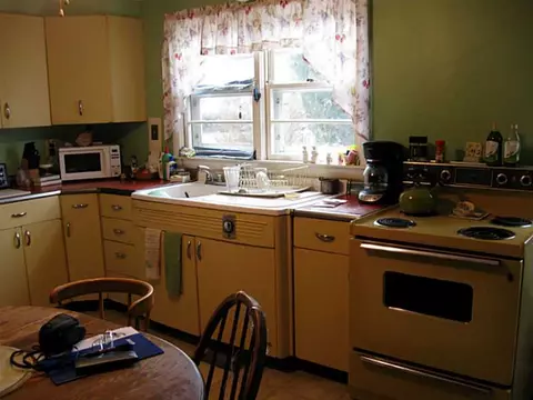 5 Sutter Ave, Warwick, RI 02886 photo 6