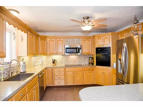 139 W Shore Dr, Exeter, RI 02822 photo 2