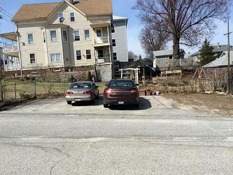 233 2nd Ave, Woonsocket, RI 02895 photo 9