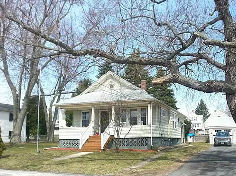 30 E Barrows St, Cumberland, RI 02864 photo 1
