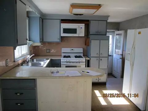 54 Adrian St, Warwick, RI 02886 photo 5