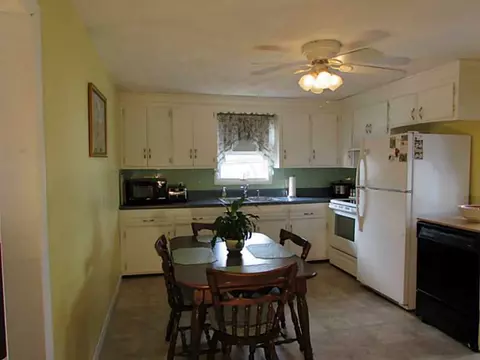 610 Logee St, Woonsocket, RI 02895 photo 2