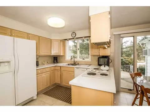 232 Red Chimney Dr, Warwick, RI 02886 photo 11