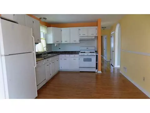 92 Elder Ave, East Providence, RI 02915 photo 4