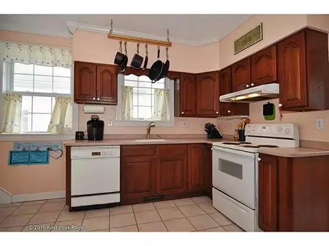 31 Beach Ave, Warwick, RI 02889 photo 9