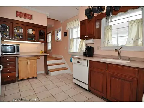 31 Beach Ave, Warwick, RI 02889 photo 10