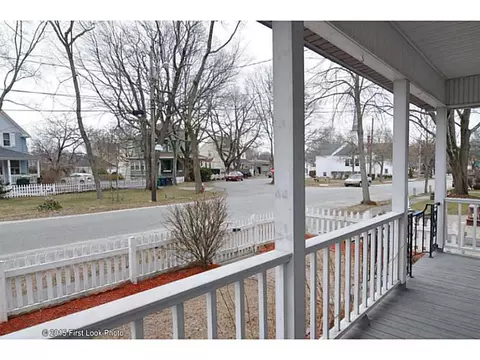 31 Beach Ave, Warwick, RI 02889 photo 2