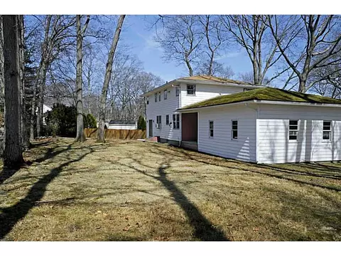 389 Red Chimney Dr, Warwick, RI 02886 photo 2