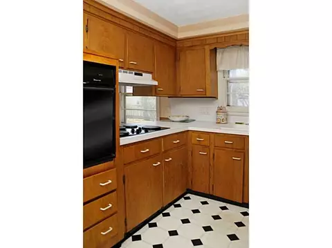 389 Red Chimney Dr, Warwick, RI 02886 photo 8