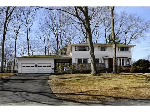 389 Red Chimney Dr, Warwick, RI 02886 photo 1