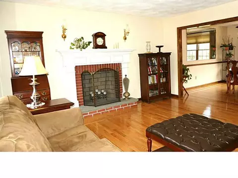 54 Paddock Dr, Warwick, RI 02886 photo 3