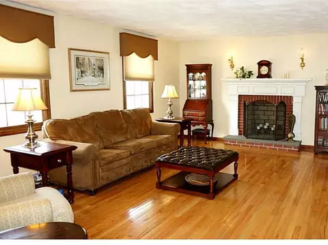 54 Paddock Dr, Warwick, RI 02886 photo 2