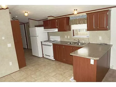 5 Maplewood Dr, Mapleville, RI 02839 photo 3