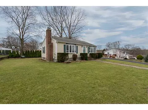216 Burrington St, Woonsocket, RI 02895 photo 3