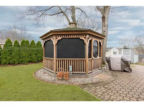 216 Burrington St, Woonsocket, RI 02895 photo 15