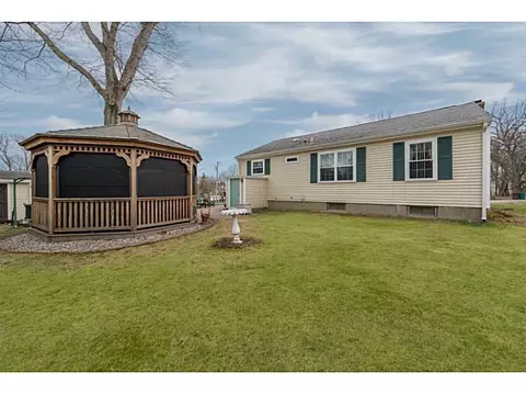 216 Burrington St, Woonsocket, RI 02895 photo 14