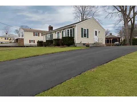 216 Burrington St, Woonsocket, RI 02895 photo 2