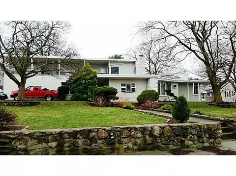825 Diamond Hill Rd, Woonsocket, RI 02895 photo 2