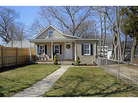 41 Coyle St, Warwick, RI 02886 photo 1