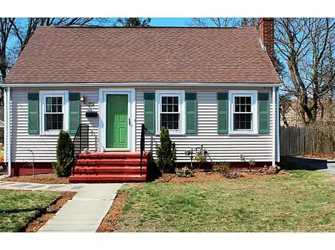 59 Macarthur Dr, Warwick, RI 02889 photo 3