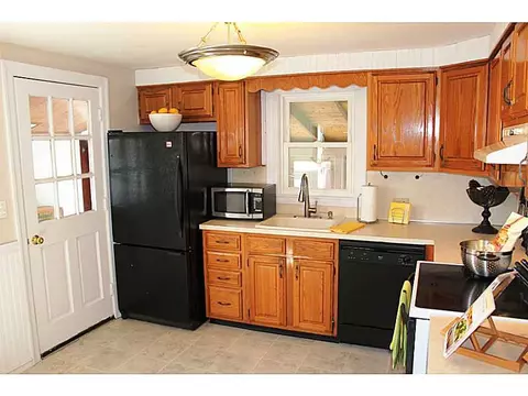 59 Macarthur Dr, Warwick, RI 02889 photo 9