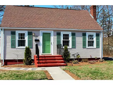 59 Macarthur Dr, Warwick, RI 02889 photo 1
