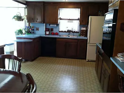 100 Brunswick Dr, Warwick, RI 02886 photo 9