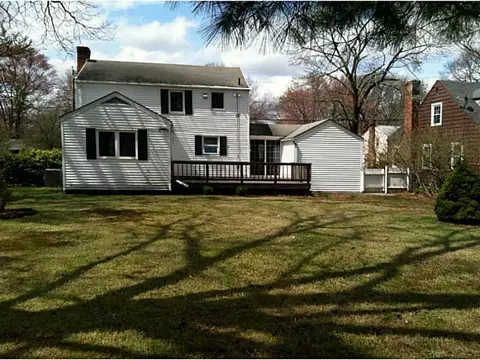 100 Brunswick Dr, Warwick, RI 02886 photo 2