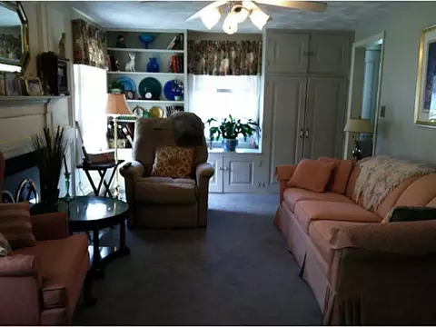 100 Brunswick Dr, Warwick, RI 02886 photo 5