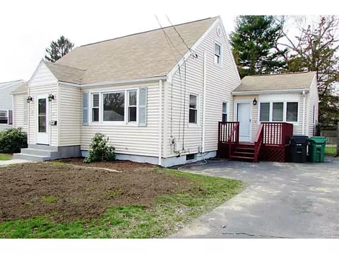 61 Helen Ave, Warwick, RI 02886 photo 2