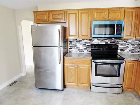 61 Helen Ave, Warwick, RI 02886 photo 5