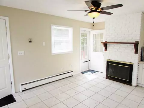 61 Helen Ave, Warwick, RI 02886 photo 3