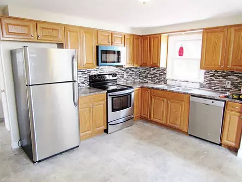 61 Helen Ave, Warwick, RI 02886 photo 1