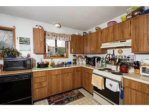 9 Acorn Dr, Westerly, RI 02891 photo 2