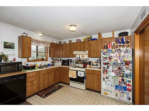 9 Acorn Dr, Westerly, RI 02891 photo 3