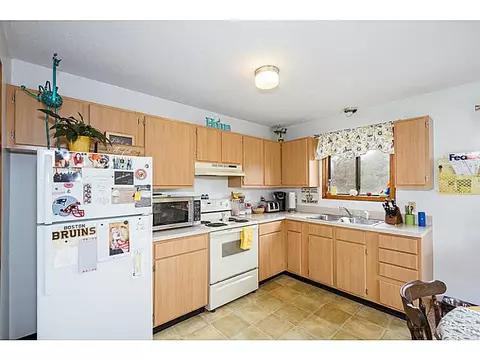 9 Acorn Dr, Westerly, RI 02891 photo 8