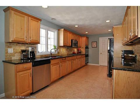 8 Cinnamon Dr, Coventry, RI 02816 photo 3