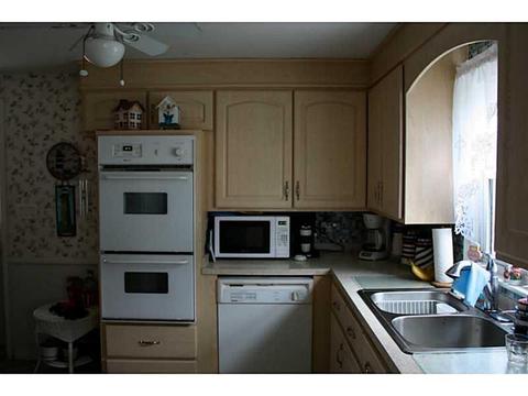 121 Priscilla Rd, Woonsocket, RI 02895 photo 3