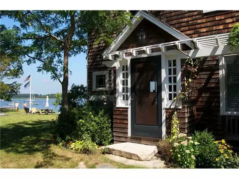 36 Everett Ave, Bristol, RI 02809 photo 2