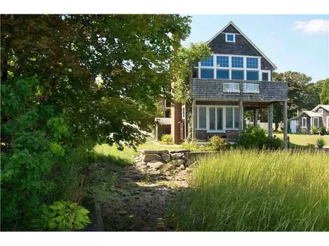 36 Everett Ave, Bristol, RI 02809 photo 3