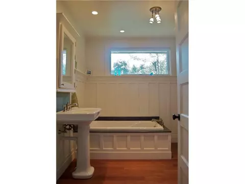 36 Everett Ave, Bristol, RI 02809 photo 8
