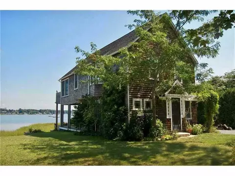 36 Everett Ave, Bristol, RI 02809 photo 1